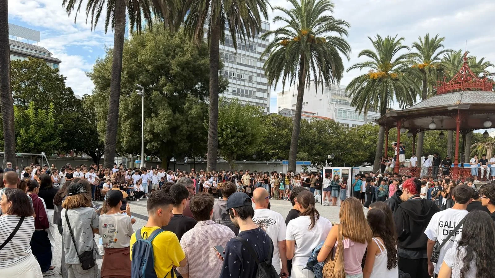 Flyer de La batalla de aura vuelve a A Coruña: habrá una segunda cita este viernes en Jardines de Méndez Núñez - El Español